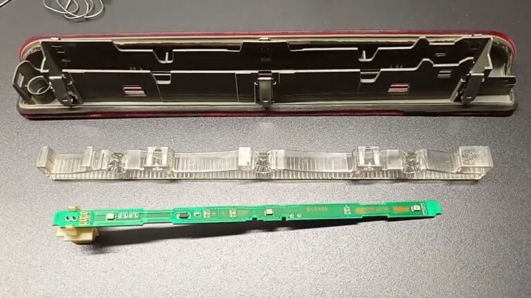 Descubre la potente tercera luz de freno LED para el Megane 3